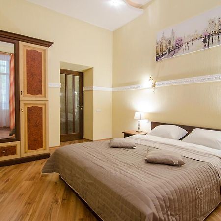 Apartment At Malaya Zhytomyrska 5 Kijev Kültér fotó
