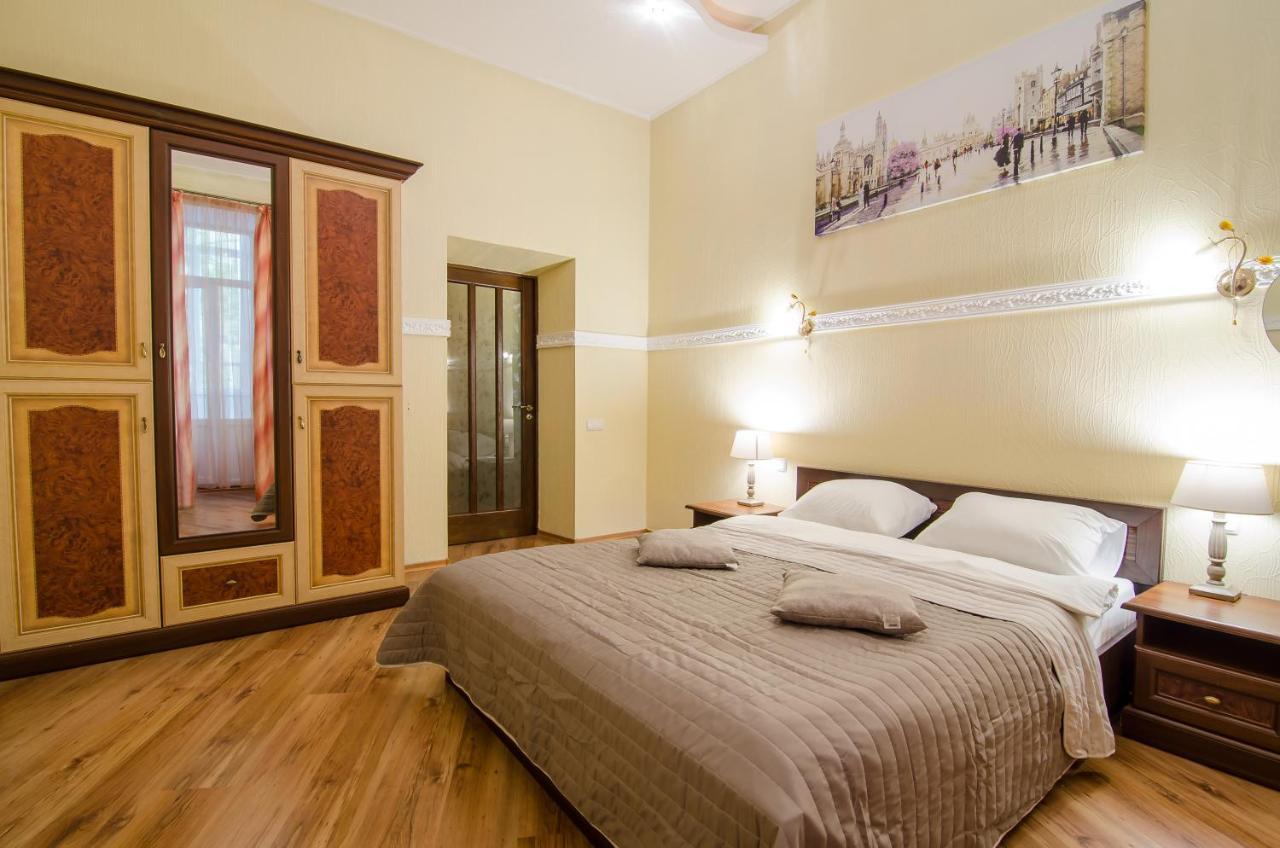 Apartment At Malaya Zhytomyrska 5 Kijev Kültér fotó