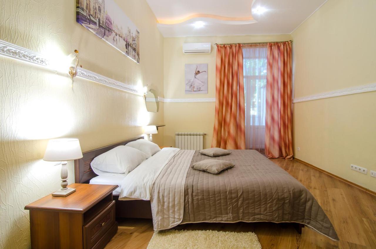 Apartment At Malaya Zhytomyrska 5 Kijev Kültér fotó