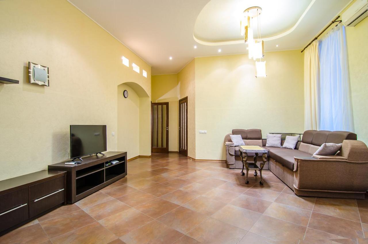 Apartment At Malaya Zhytomyrska 5 Kijev Kültér fotó