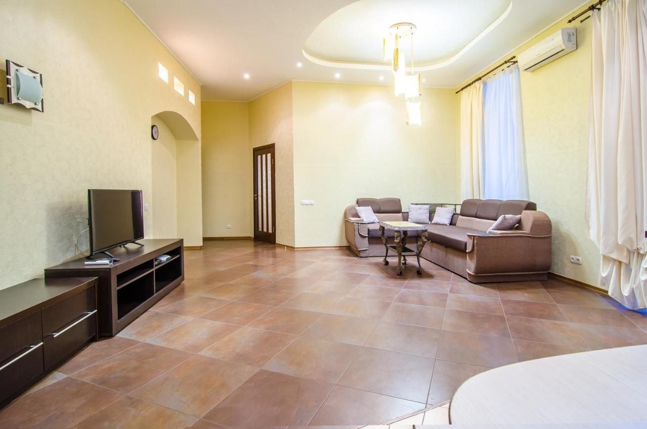 Apartment At Malaya Zhytomyrska 5 Kijev Kültér fotó