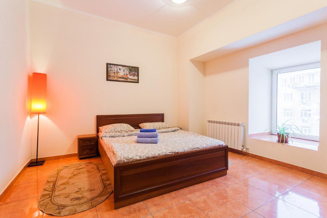 Apartment At Malaya Zhytomyrska 5 Kijev Kültér fotó