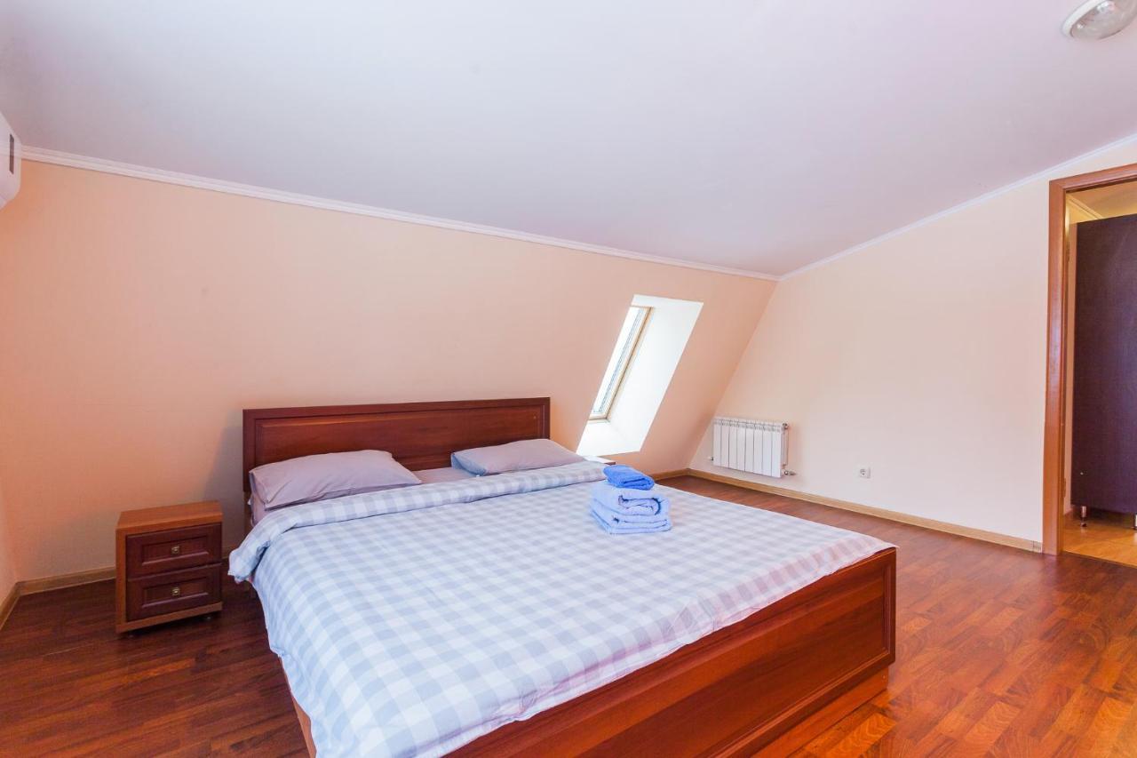Apartment At Malaya Zhytomyrska 5 Kijev Kültér fotó
